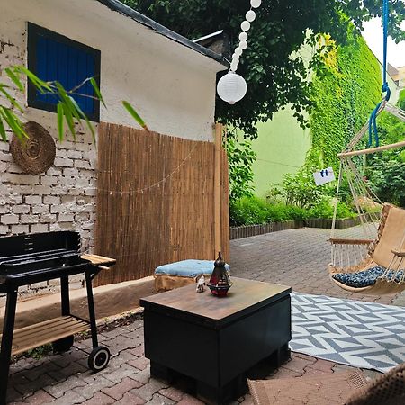 Vintage Room With Garden View Bratislava Exterior foto