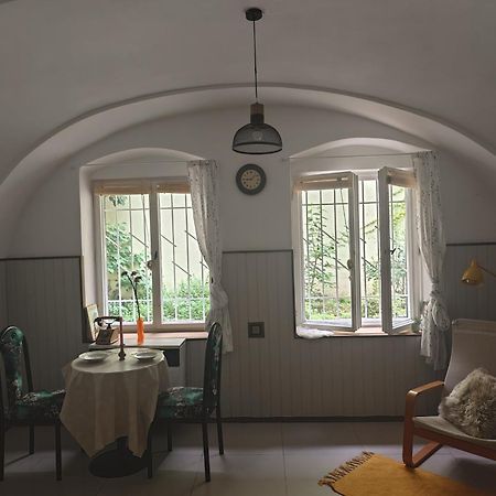 Vintage Room With Garden View Bratislava Exterior foto