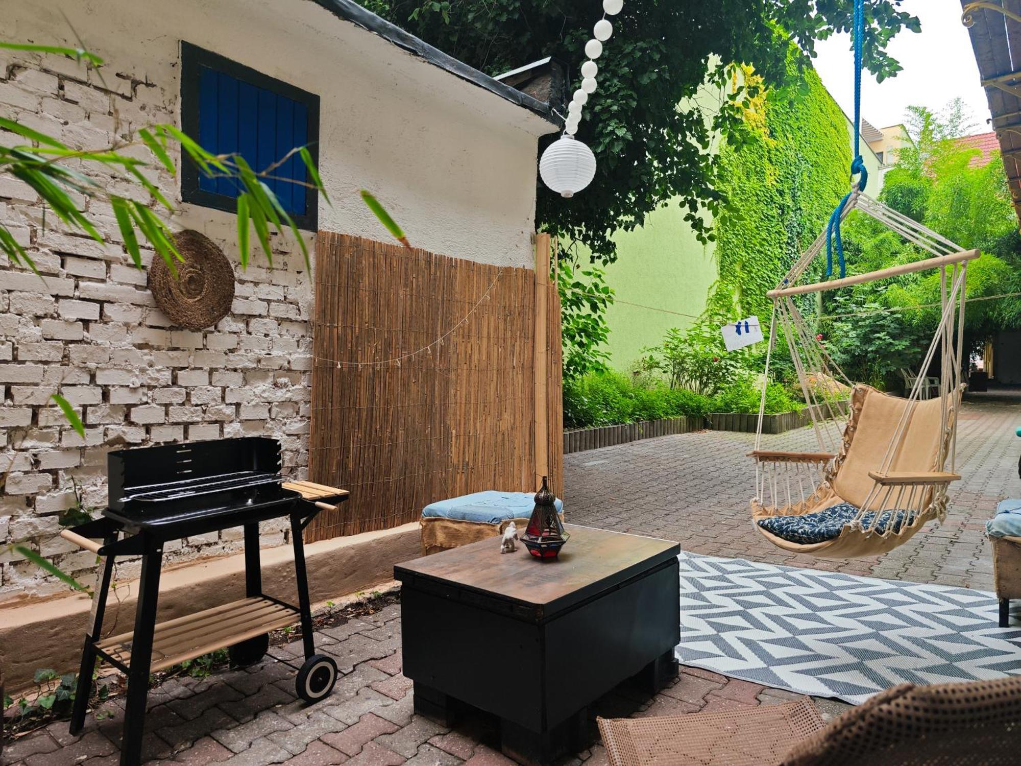 Vintage Room With Garden View Bratislava Exterior foto