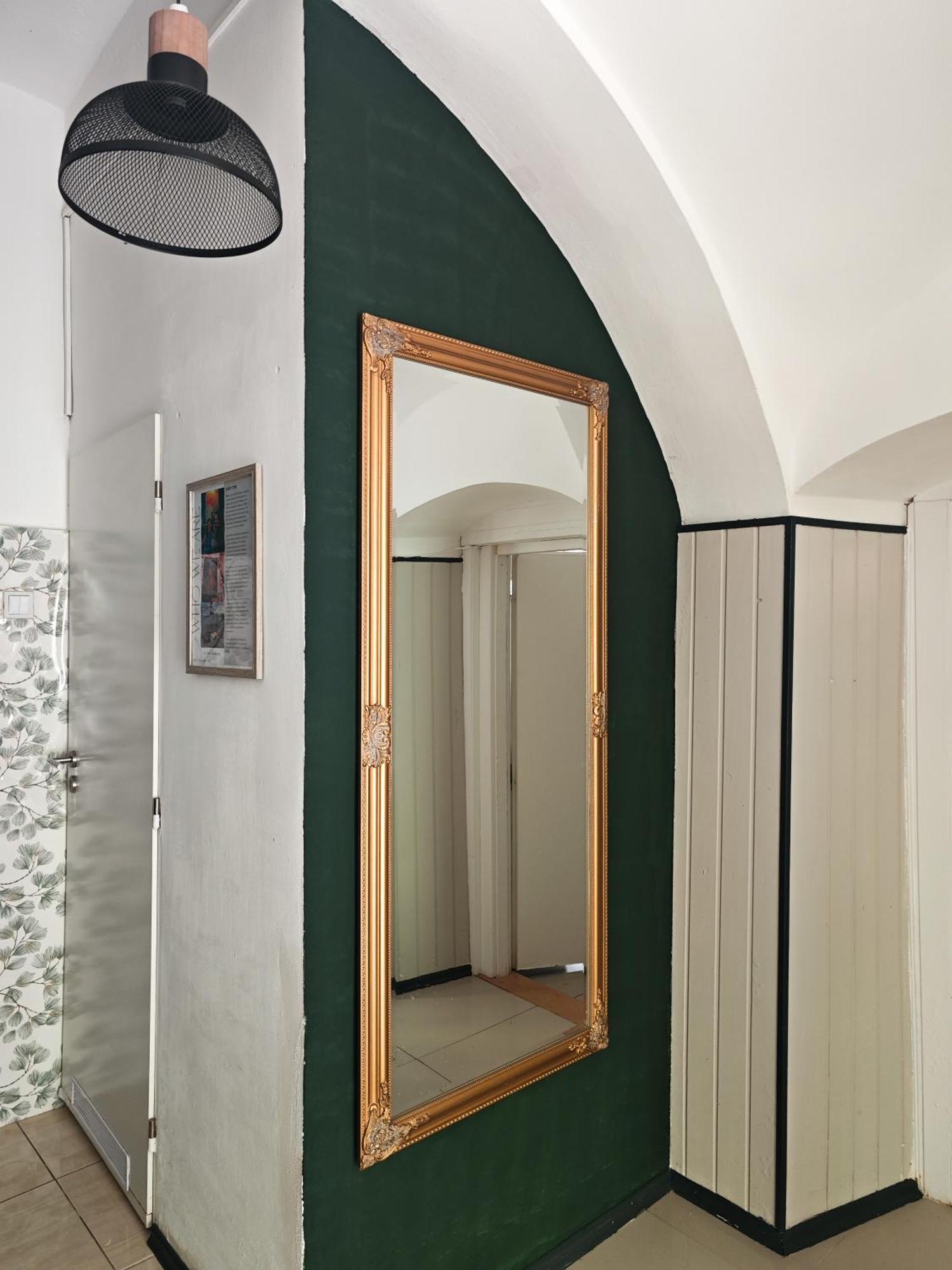 Vintage Room With Garden View Bratislava Exterior foto